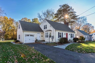 34 Williams St W, Glastonbury, CT 06033