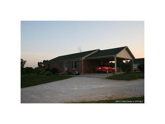 7651 S Old Palmyra Rd, Pekin, IN 47165
