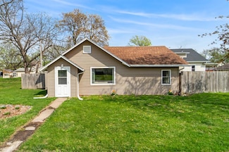 525 7th St, Waukee, IA 50263