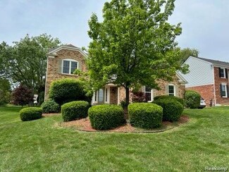 1141 Sandy Ridge Dr, Rochester Hills, MI 48306