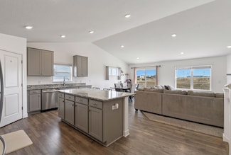 1814 Fields Dr, Carver, MN 55315