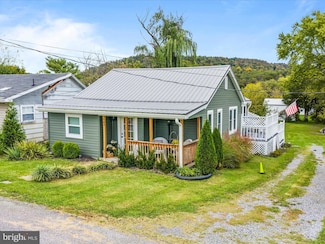 503 Hammond St, Great Cacapon, WV 25422
