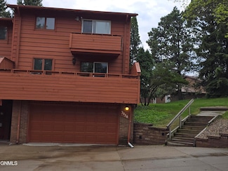 3020 Manitoba Ln, Bismarck, ND 58503