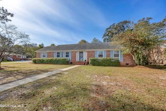 214 Longstreet Dr, Wilmington, NC 28412