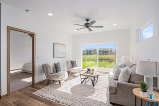 5401 S Teskey Pl Place, Sioux Falls, SD 57108