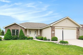 2212 Highlander Dr, Warsaw, IN 46580