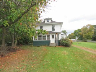 480 Elm St, Derby Line, VT 05830