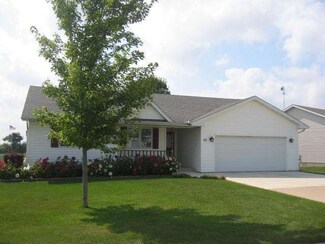 10 Ontario Ave, Wenona, IL 61377