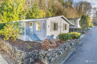 851 NE Saturn Ln, Bremerton, WA 98311