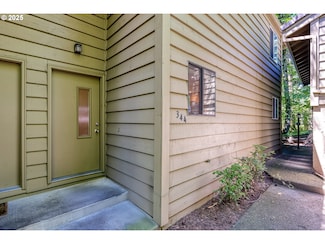 344 Cervantes Cir Unit 2B, Lake Oswego, OR 97035