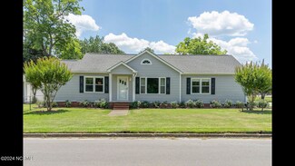 111 W Bridgers St, Burgaw, NC 28425