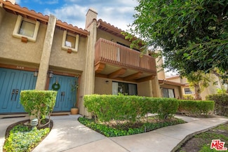 586 Rosewood Ave, Camarillo, CA 93010