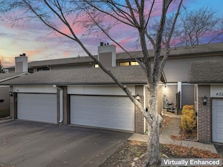 430 Swan Ct, Deerfield, IL 60015