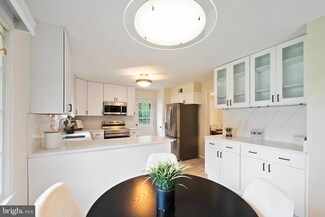 6801 Lamp Post Ln, Alexandria, VA 22306