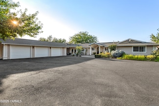 2000 Konnowac Pass Rd, Moxee, WA 98936