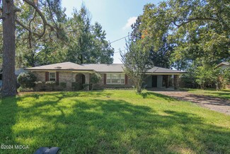 806 Dunbar Rd, Warner Robins, GA 31093