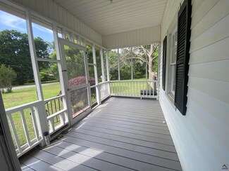 162 E Cherry St, Cochran, GA 31014