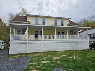 31 Hudson Ave, Guilford, ME 04443