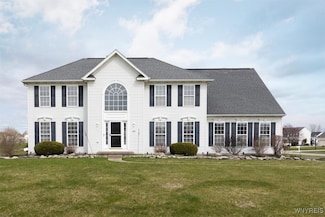 5689 Field Brook Dr, East Amherst, NY 14051