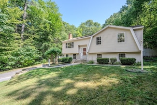 93 Harbor St, Pepperell, MA 01463