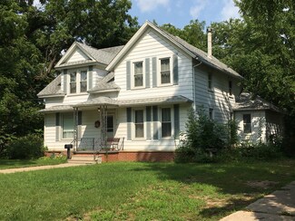 614 S Locust St, Sycamore, IL 60178