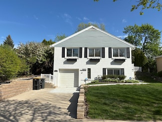 10513 W Grantosa Dr, Milwaukee, WI 53222