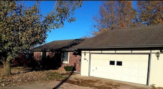 1204 Hillcrest St, Mountain Grove, MO 65711