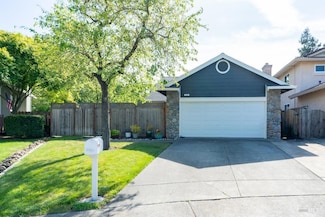 829 Winton Dr, Petaluma, CA 94954