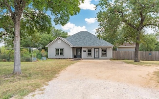 118 E Dawn Dr, Johnson City, TX 78636