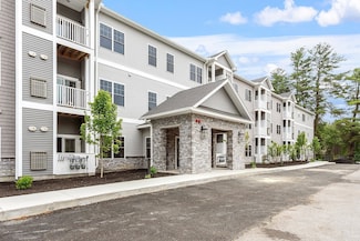 10100 S Willow St Unit 105, Manchester, NH 03103