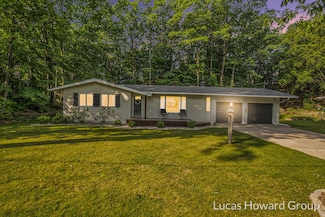 17863 Hiawatha Dr, Spring Lake, MI 49456