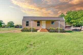 1140 W Division St, Blossom, TX 75416