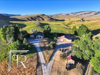 2241 Squaw Creek Rd, Lander, WY 82520