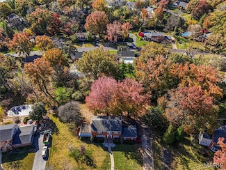 32 Berkshire Dr, Saint Louis, MO 63117