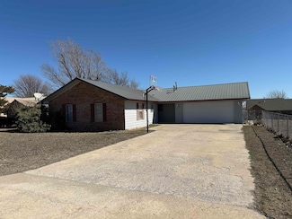 1014 S Ellis St, Shattuck, OK 73858