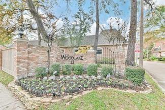 9378 Briar Forest Dr, Houston, TX 77063
