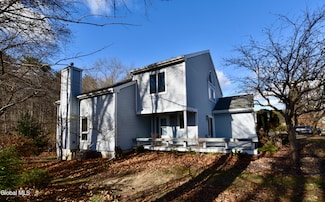73 Pepper Ln, Saratoga Springs, NY 12866
