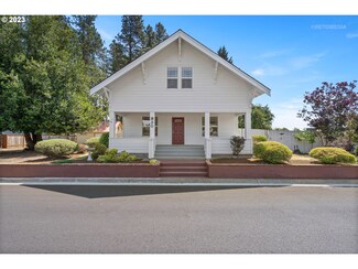 830 N Locust St, Canby, OR 97013