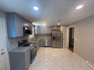 40 Greenfield Dr, South Windsor, CT 06074