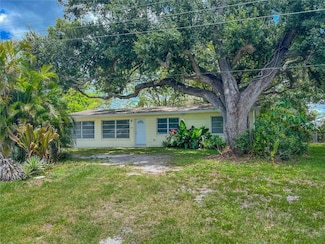 2711 Lynnhurst St, Sarasota, FL 34239