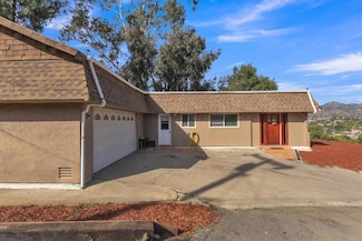 9518 Cypress St, Lakeside, CA 92040