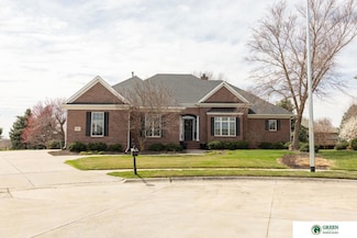1606 Colonial Dr, York, NE 68467