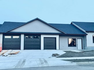 703 Greenview Dr, Yankton, SD 57078