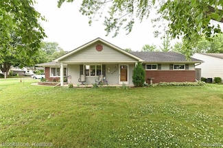 37411 Edgewood St, Clinton Township, MI 48036