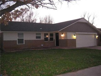 734 W 7th St, Edmond, OK 73003
