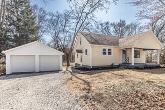 419 E 1st St, Lynnville, IN 47619