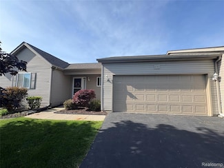 1231 Crystal Pointe Cir Unit 5, Fenton, MI 48430