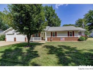 900 7th St Unit 1, Pawnee, IL 62558