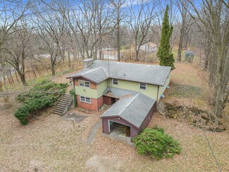 5771 Windy Acres Ln, Berrien Springs, MI 49103