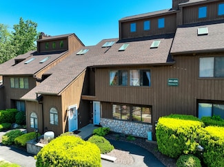 235 Panorama Ct, Poughkeepsie, NY 12603